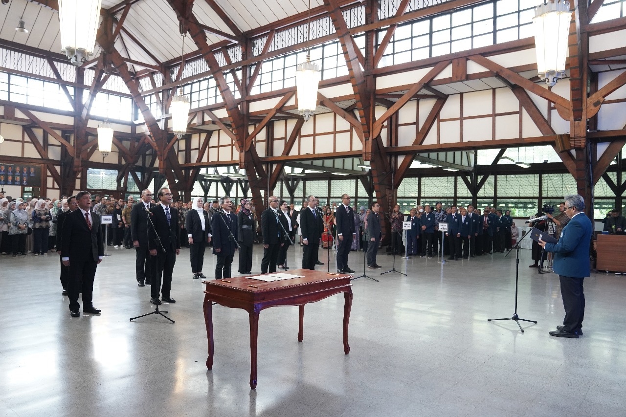 ITB Rector Inaugurates Deans for the 2025–2030 Term